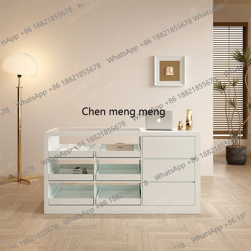 Kadın giyim mağazası Nakashima - Glass Cabinet Display incelemesi ve fiyatı