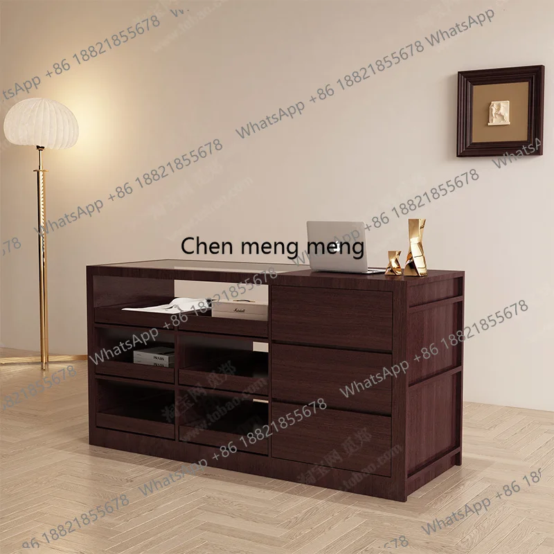 Kadın giyim mağazası Nakashima - Glass Cabinet Display incelemesi ve fiyatı